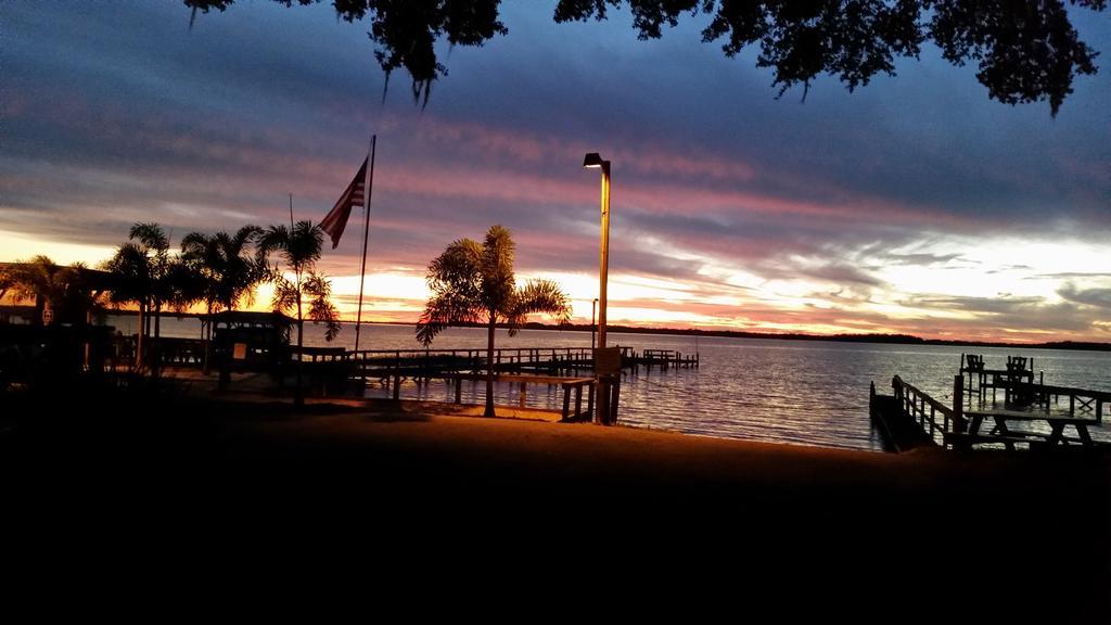 Lakeside Inn And Cafe Saint Cloud Exterior foto